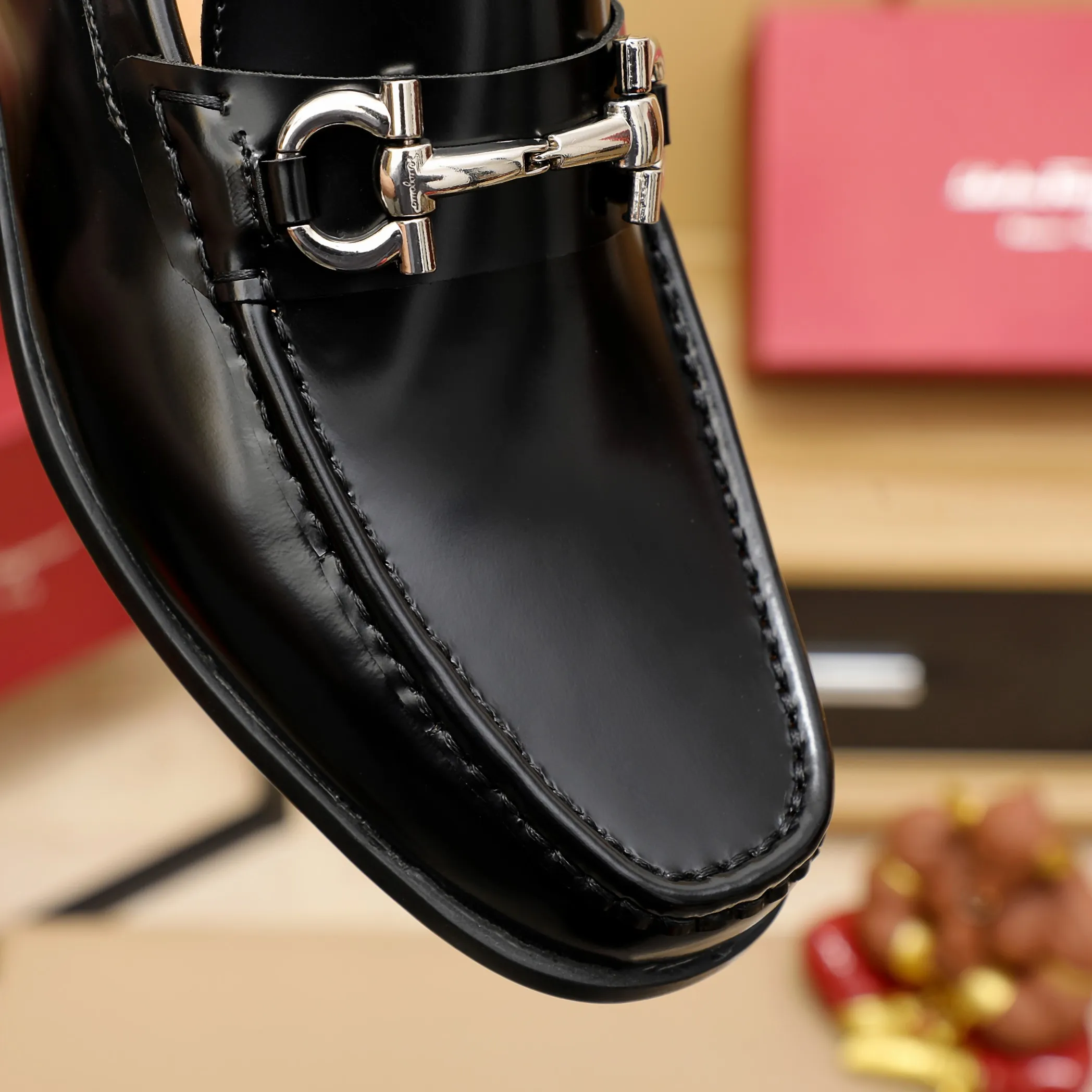 Men's clothing and shoes 💰460 🔥Ferragamo's new men's casual slip-on shoes🇨🇳Official website original 1:1 mold opening, original quality💯Fine workmanship, high-end luxury☘The upper is made of imported Italian first-layer cowhide🌴Luxury🐂leather lining🍓Rubber wear-resistant and non-slip outsole, breathable and comfortable to wear🍍The first choice for high-end men, black, size 38-45